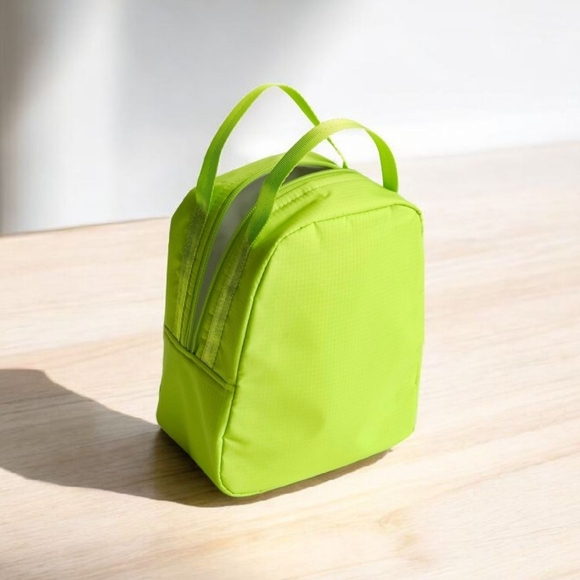 💚VERA BRADLEY💚Lime Green Lunch Bag/NWT - Picture 2 of 2